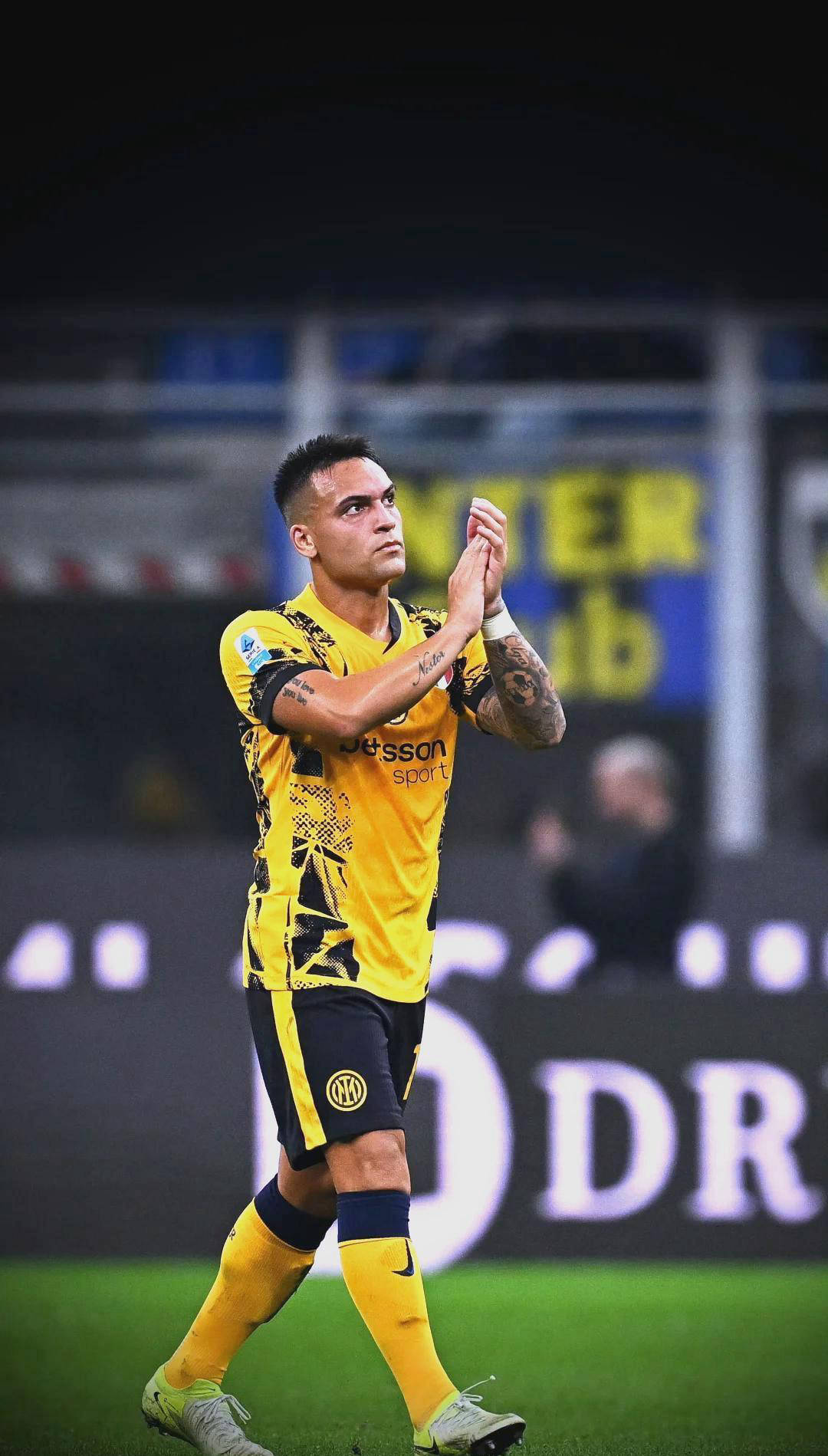 再見(jiàn) 國(guó)際米蘭！ “大核”正式宣布其離開(kāi)！意大利國(guó)際中場(chǎng)+才華橫溢的射手